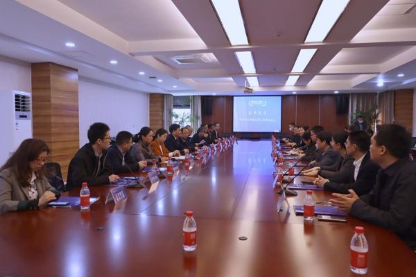 联合22所高校，成立“中学与大学融合育人协作体”。重庆市第八中学校供图