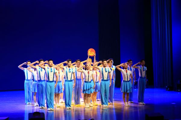 荣获重庆市第八届中小学生艺术展演活动艺术表演类舞蹈类一等奖的《青春誓言》。重庆市两江中学校供图