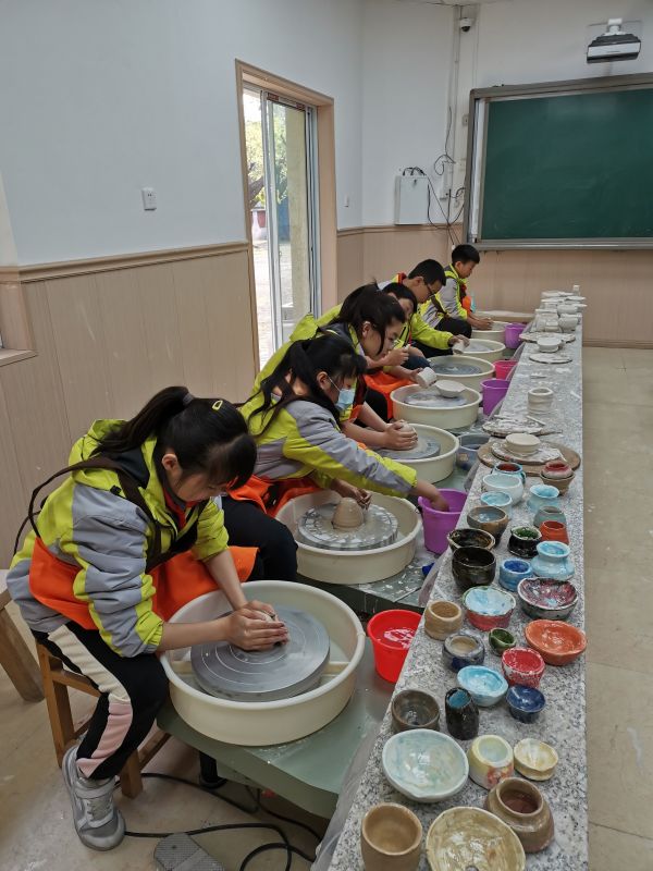 拉胚課堂。重慶市渝北區渝開學校供圖