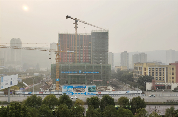 科研教学及规培基地综合楼工程成功封顶。重庆大学附属江津医院供图