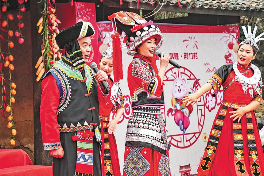 一月十三日，武隆区仙女山街道荆竹村，充满“乡风乡味”的节目正在上演。记者 韩毅 摄/视觉重庆