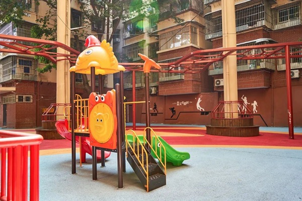 小区里面新修的游乐园。重庆市设计院供图