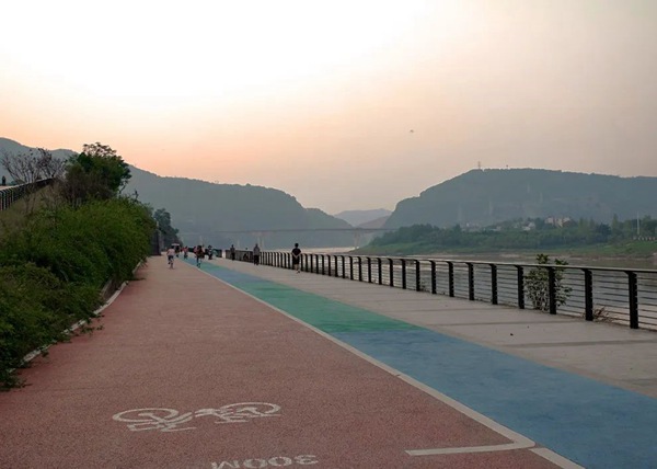 江边步道。重庆市设计院供图