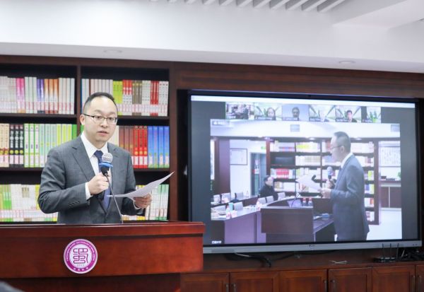 李瀟珂校長開展線上互動，探討創新“大思政課”育人途徑。重慶市巴蜀中學校供圖