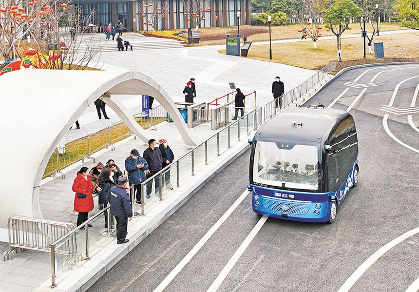 1月24日，禮嘉智慧公園，無人駕駛接駁車正在起點站載客。