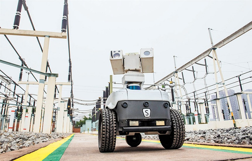 一月二十二日，大竹林變電站，巡檢機器人正在例行巡視、表計抄錄和測溫。