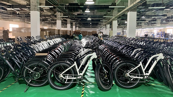 重庆利必达电动自行车生产车间。受访者供图