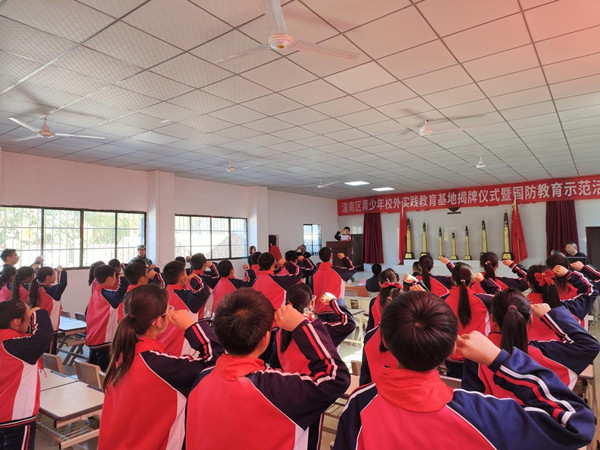 双江小学学生开展国防教育活动。潼南区委宣传部供图
