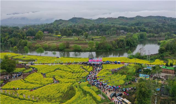 2023年龙溪河（荫平）首届“花漾赏花节”活动启幕。熊伟摄