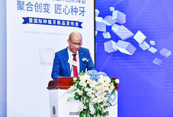 海龙做分享。重庆团圆口腔医院供图