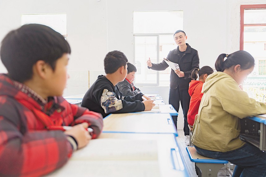 文昌村 4月11日，奉节县平安乡平安小学文昌村教学点，95后张原正在为孩子们上语文课。记者 谢智强 实习生 赵浩男 摄/视觉重庆