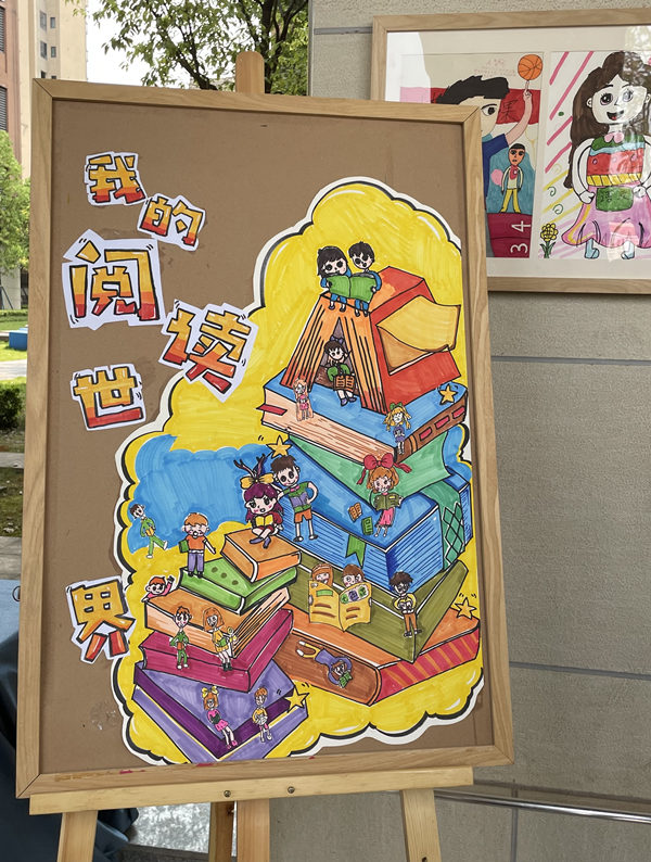 腾芳小学学生作品展示。晏红霞摄