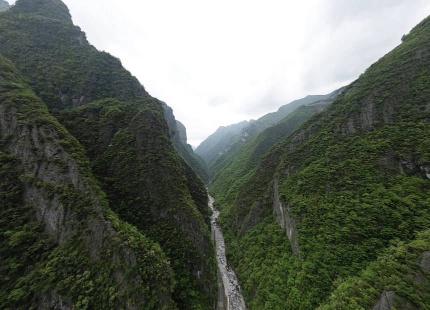 重庆五里坡国家级自然保护区当阳大峡谷。鲁作炳摄