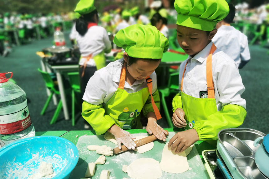 擀面。袁杰摄