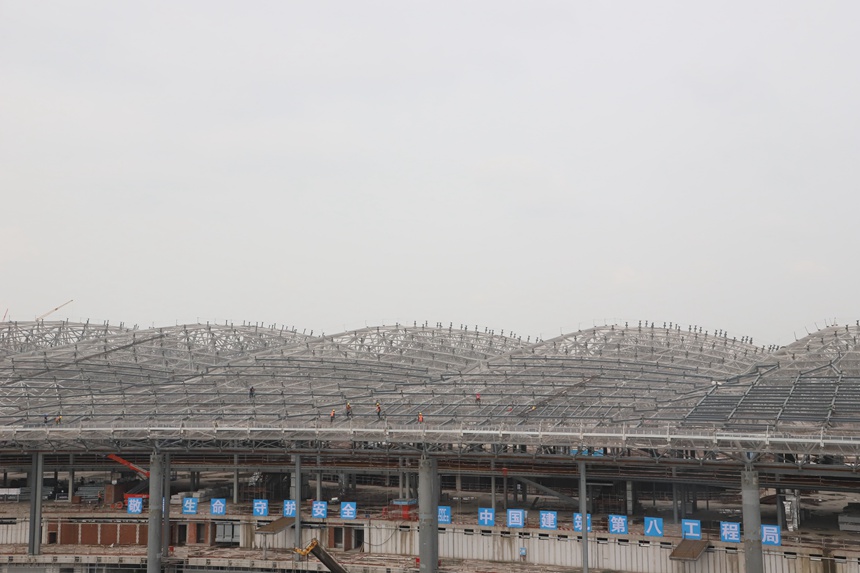 重慶江北國際機場T3B航站樓施工現場。中建八局供圖