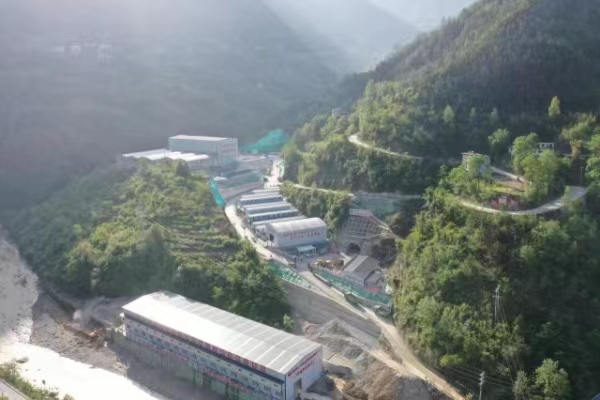西渝高鐵康渝段站前二標建設現場。徐壇攝