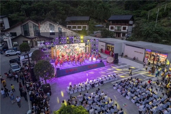 2023开州区赵家街道周都村“村晚”活动现场。开州区文化旅游委供图