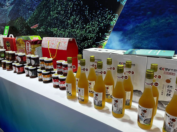 奉节特色农产品亮相西旅会。蒋海涛摄