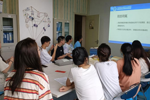 团队培训。重医附属口腔医院供图