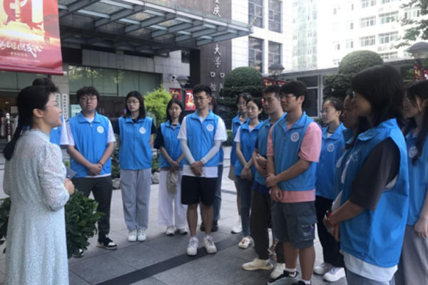 动员会上。重医附属口腔医院供图