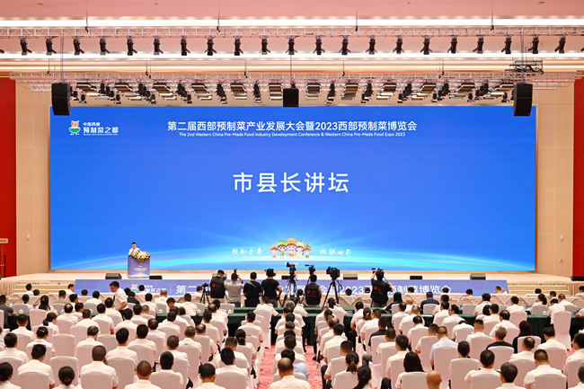 市（县）长讲坛举行。邹乐摄