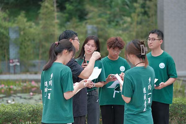 在宜宾侯光炯纪念馆开展缅怀学习。西南大学供图