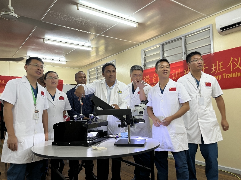 腹腔镜微创外科培训班在“巴新”正式开班。受访者供图。