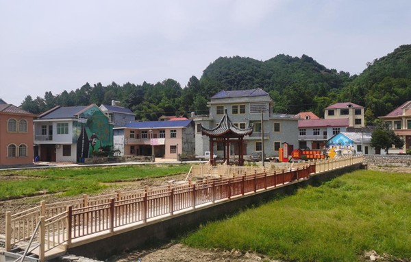 棚竹山乡村旅游项目施工现场。杨丽华摄