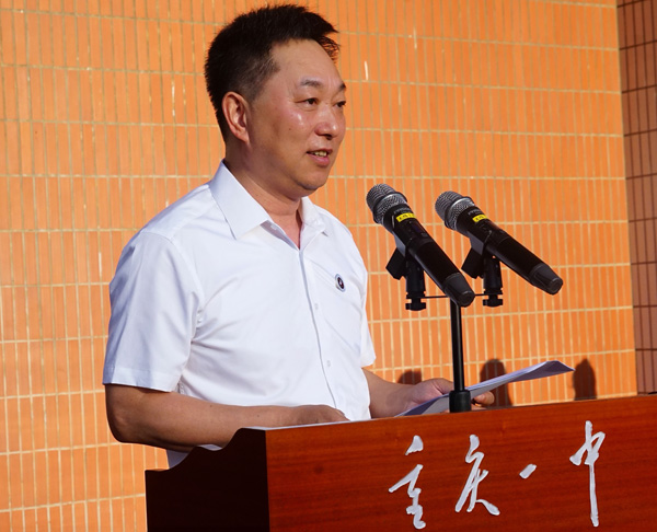 重慶一中黨委書記唐宏宇致辭。重慶一中供圖
