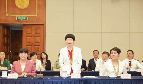 甘秀妮在第49屆南丁格爾獎座談會上發言。重慶醫科大學附屬第二醫院供圖