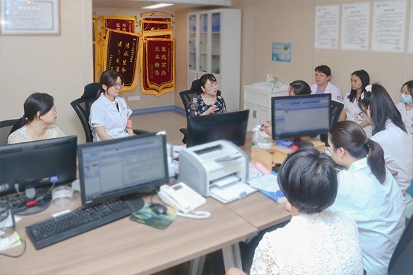 交流現場。重慶安琪兒婦產醫院供圖