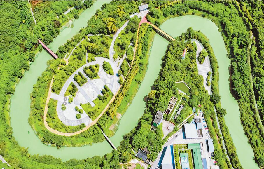 鳥瞰綦江通惠河親水帶狀公園。（受訪者供圖）