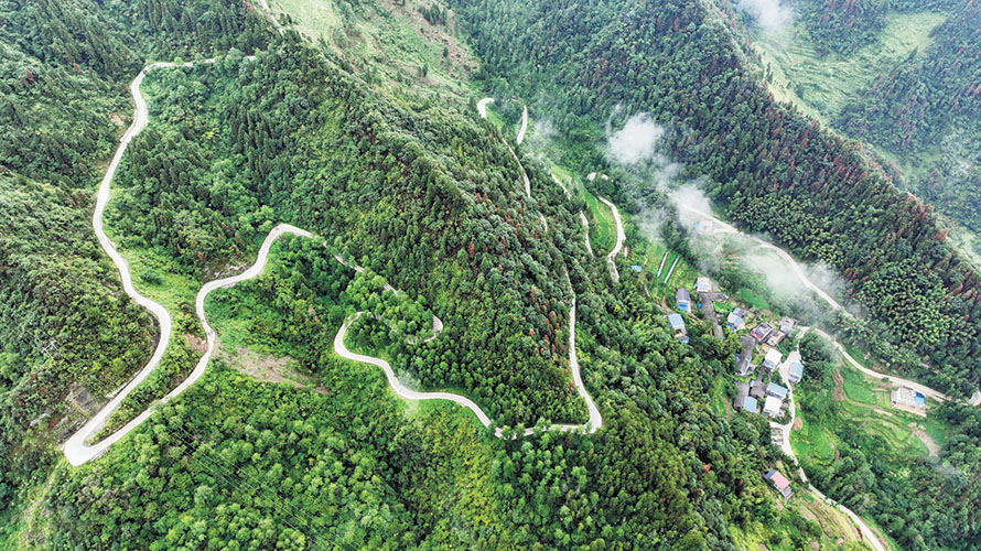 酉阳：“四好农村路”畅连乡村