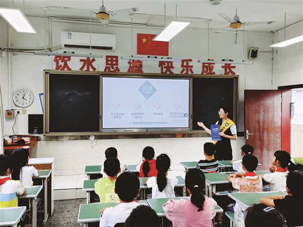 走进璧山区北街小学开展“金融知识进校园”活动。建行重庆市分行供图