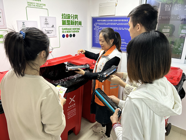 有害垃圾暂存点。九龙坡区分类办供图