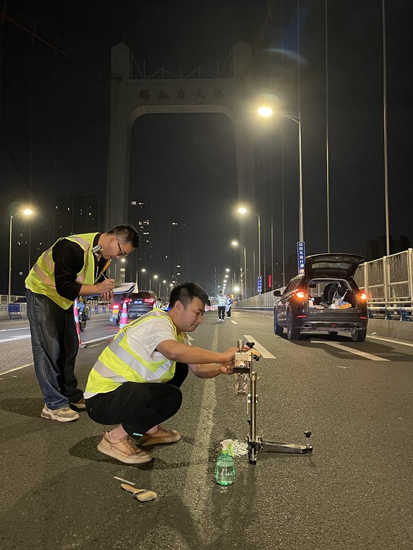 鹅公岩大桥病害调查和现场检测。检测中心供图