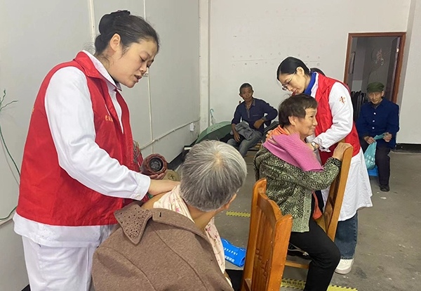 志愿服务活动现场。邹露摄