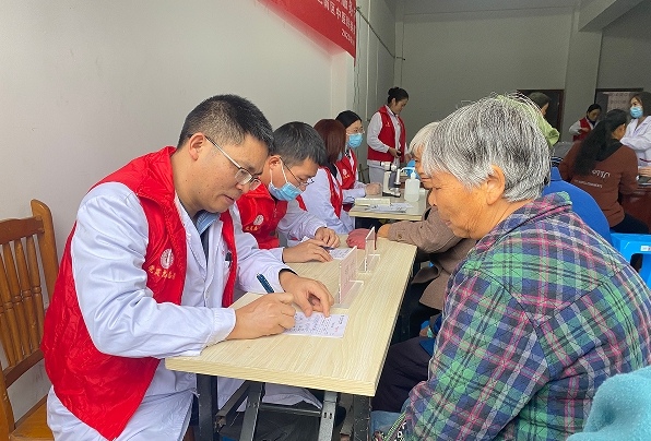 志愿服务活动现场。邹露摄