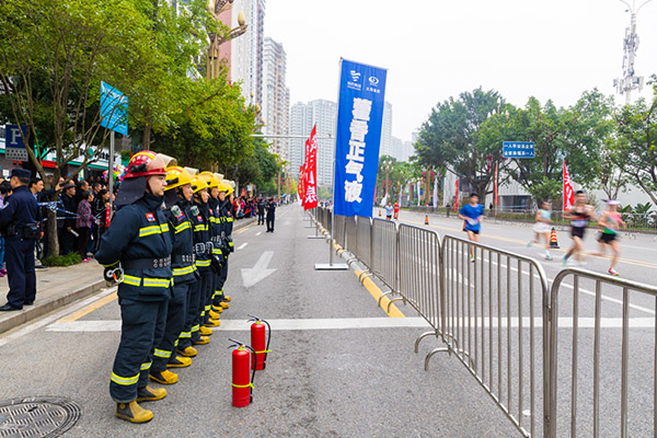 现场执勤。涪陵区消防救援支队供图