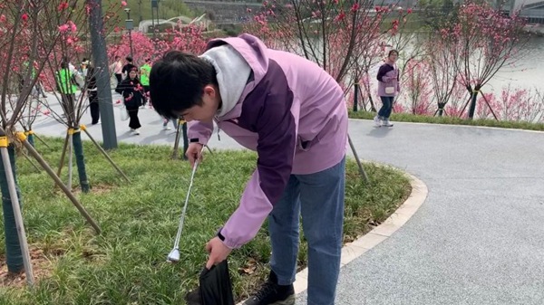 “河小青”志愿服务。西部（重庆）科学城供图