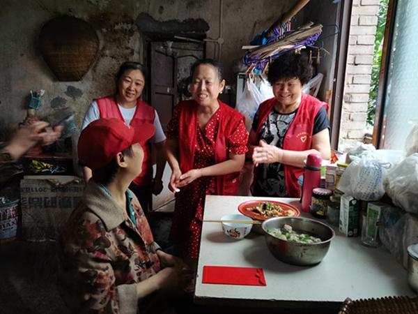 独居老人爱心餐计划。花溪街道供图