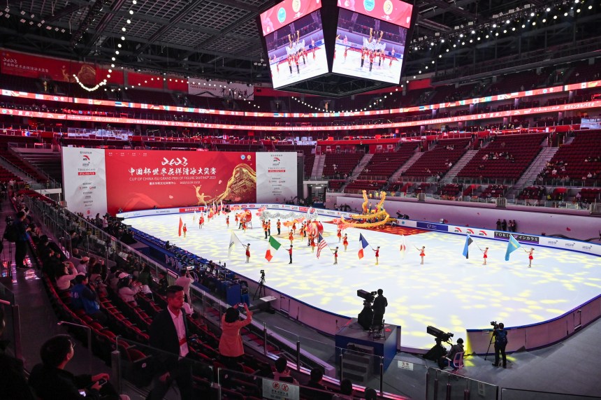 11月10日，重慶，2023年中國杯世界花樣滑冰大獎賽開幕式現場。鄒樂攝