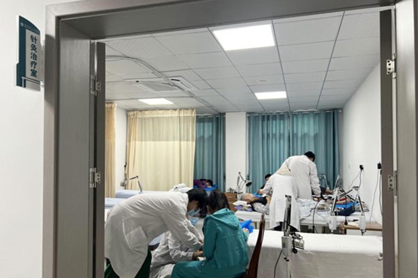 针灸治疗室。重庆市第十三人民医院供图