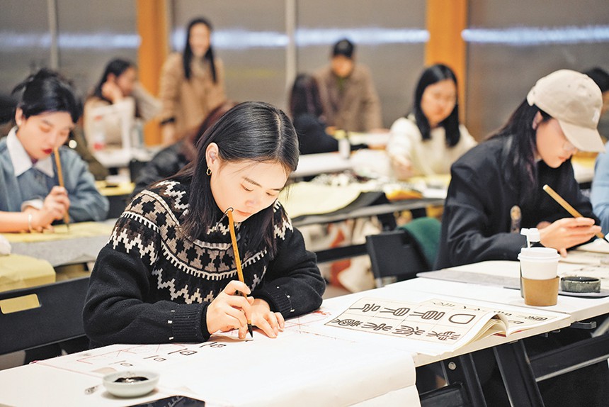 合作村夜校的书法班。