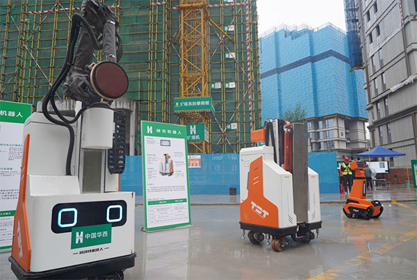 机器人展示。中国华西四川机司供图