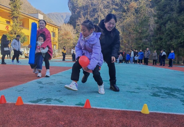 親子運動會現場。唐小歡攝