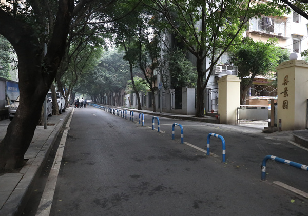 整治后的丹景路。南岸區公安分局供圖