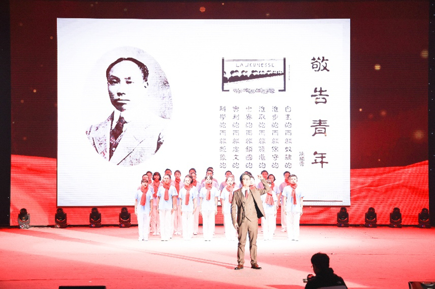 初2026級1班表演的情境說唱歌舞《未來我來》。重慶八中渝北校區供圖