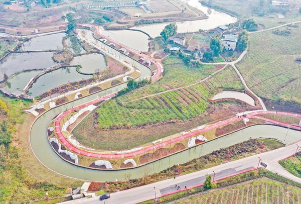 禄市镇实施堤防整治工程并进行生态治理的胡家河。华蓥市融媒体中心供图