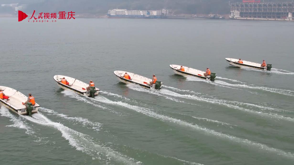 武警重庆总队开展水上救援综合演练